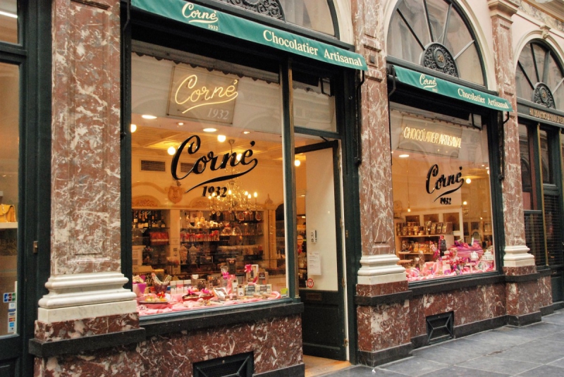 boutique-ST MARTIN D ENTRAUNES-min_chocolate_chocolaterie_shop_luxury_chic_gallery_brussels_belgium-558146