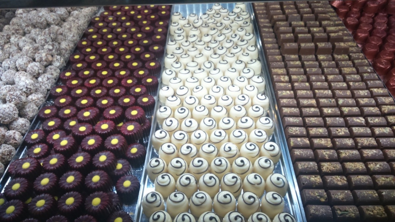 boutique-ST MARTIN D ENTRAUNES-min_chocolates_milk_chocolate_white_chocolate_truffles_candy_food_treat_cacao-1213769